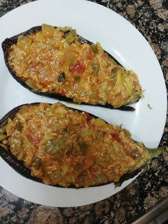 Una foto de Berenjena rellena de atún al micro