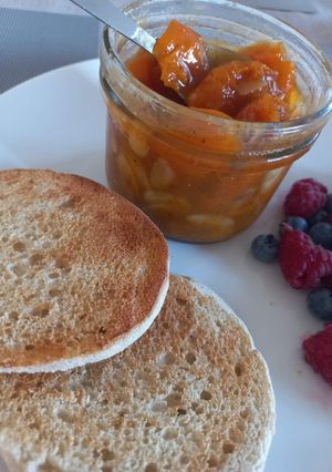 Une photo de Confiture abricots, vanille et amandes