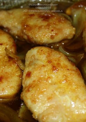 A picture of Chicken with Honey Curry Sauce.