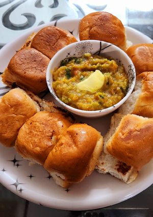 A picture of Pav bhaji.