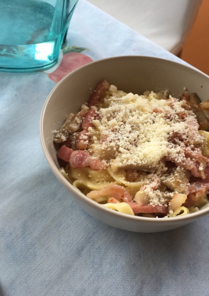 Una foto de Spaghetti carbonara