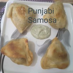 A picture of Punjabi Samosa.