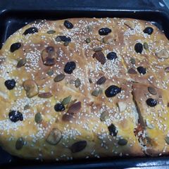 A picture of Fruit and nut bakarkhani.