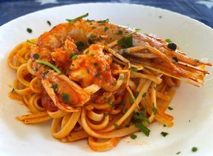 Foto di Linguine con Gamberoni sfumati al Cognac e Pomodorini Freschi