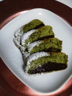 Una foto de Bizcocho matcha y chocolate