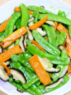 【厚生廚房】香菇炒時蔬 的食譜成品照片