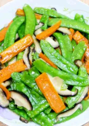 【厚生廚房】香菇炒時蔬 的食譜成品照片