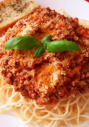 A picture of Bolognese pasta.