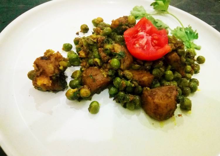 Easiest Way to Prepare Homemade Masaledar aloo Matar ki sabji (spicy potao peas veg)