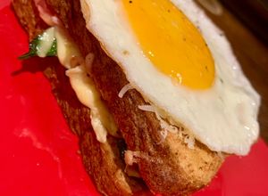 Una foto de Sándwich Croque-dame 🥪👒