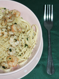 Una foto de Tallarines con gambas