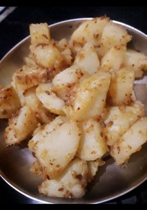 भूने आलू(bhune aloo recipe in hindi) रेसिपी मुख्य फोटो