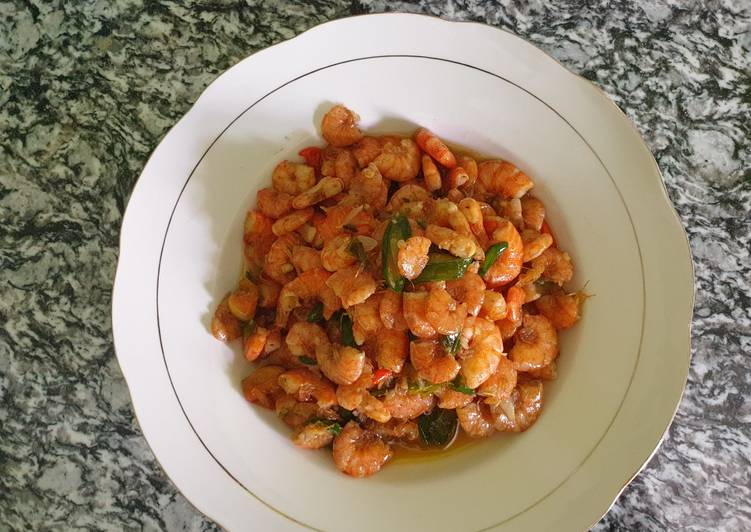 Cara Gampang Membuat 4. Udang Tumis Bawang Asin Manis yang Sempurna