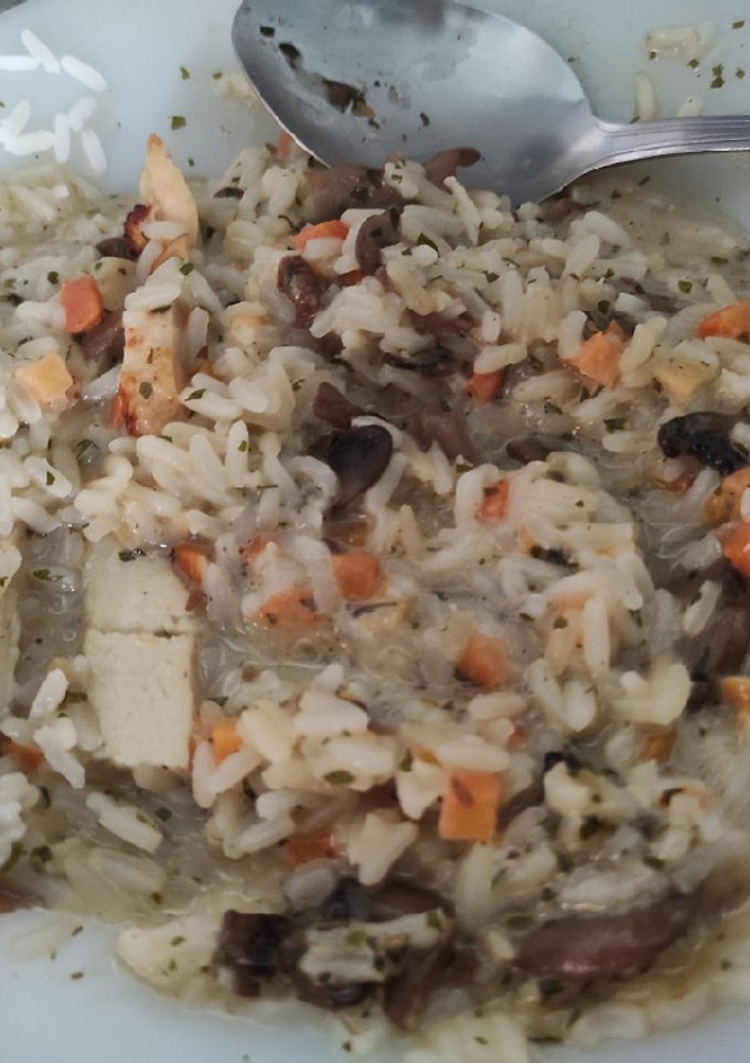 Una foto de Arroz con pollo y setas
