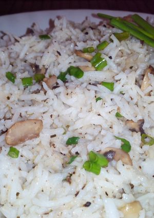 A picture of Mushroom Rice with sesame seeds and oregano.