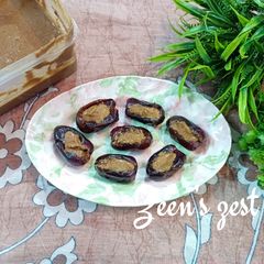 A picture of Dates with Tahini.