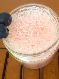 Una foto de Smoothie de sandia y frutos rojos