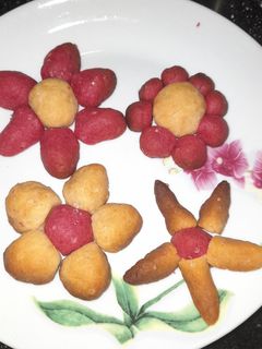ফ্লাওয়ার কুকিজ (flower cookies recipe in bengali) রেসিপির প্রধান ছবি