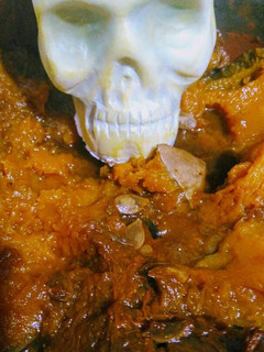 Una foto de Calabaza en tacha con calaveras de chocolate