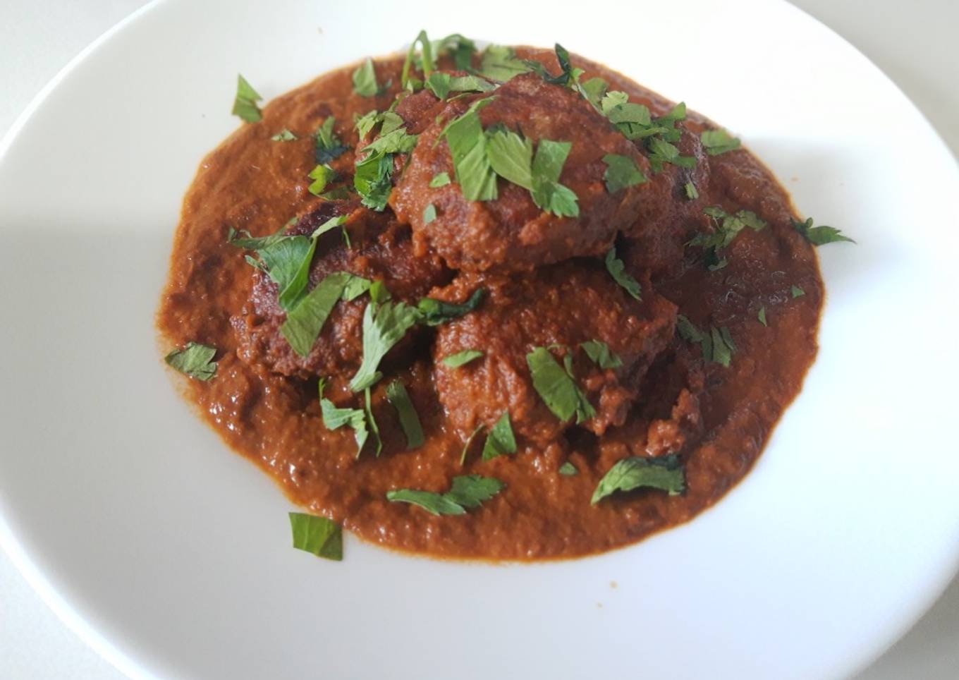 Albóndigas de picadillo de res en salsa