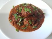 Una foto de pasta con salsa y picadillo