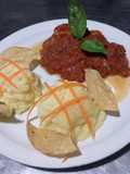 Filete de Pescado en Salsa Pomodoro con Puré y Doraditas