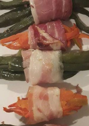 Una foto de Ataditos de vegetales envueltos en panceta