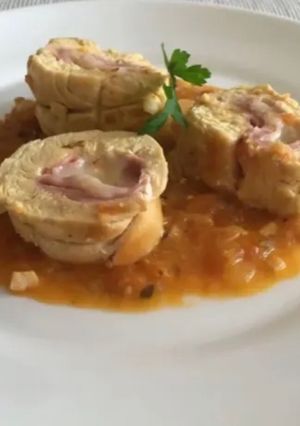 Una foto de Rodó de pollastre farcit amb formatge i pernil dolç