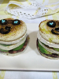 Una foto de Torres divertidas sándwich para Halloween