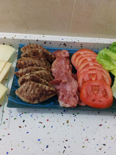 Una foto de Hamburguesas de pavo y queso con bacon