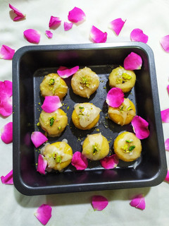 A picture of Sweet Satta Devda Sugar coated flaky pastry.