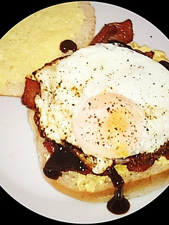 A picture of Tex's Bacon & Egg Butty 🐷🍳 🍞.