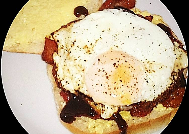 Recipe of Ultimate Tex&#39;s Bacon &amp; Egg Butty 🐷🍳 🍞