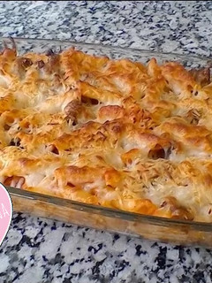 Una foto de Macarrones con carne y tomate gratinados