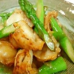 A picture of Stir Fried Baby Scallops and Asparagus with Butter and Soy Sauce.