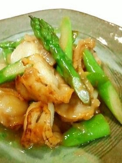 A picture of Stir Fried Baby Scallops and Asparagus with Butter and Soy Sauce.