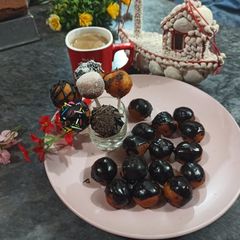 A picture of Mini chocolate Donuts balls.