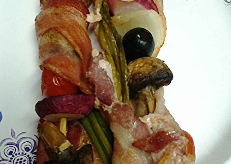 Recipe of Quick Bacon wrapped kebabs