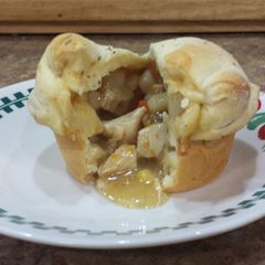 A picture of Easy Mini Chicken Pot pie.