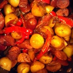 A picture of Kielbasa potatoes and peppers.