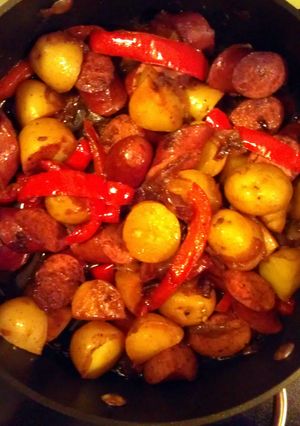 A picture of Kielbasa potatoes and peppers.