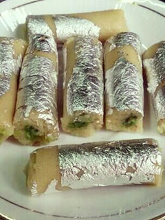 काजू पिस्ता रोल (Kaju pista roll recipe in hindi) रेसिपी मुख्य फोटो
