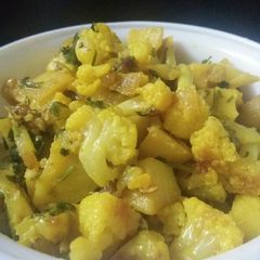 A picture of Spicy Aloo Gobi Dry Sabzi.