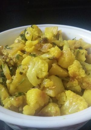 A picture of Spicy Aloo Gobi Dry Sabzi.