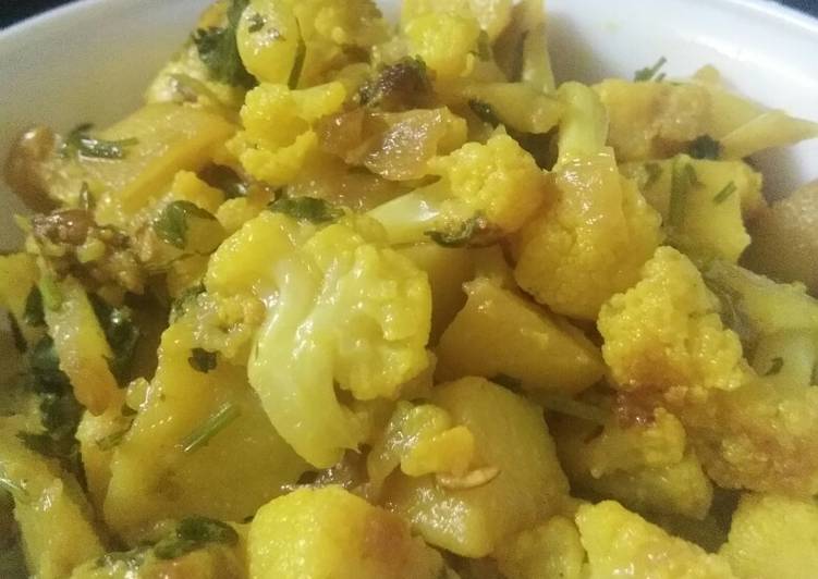 Steps to Make Spicy Aloo Gobi Dry Sabzi