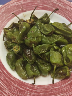 Una foto de Pimientos del padrón al horno
