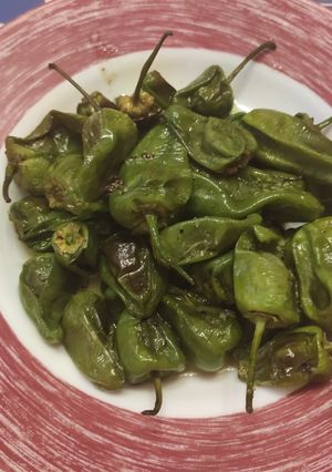 Una foto de Pimientos del padrón al horno