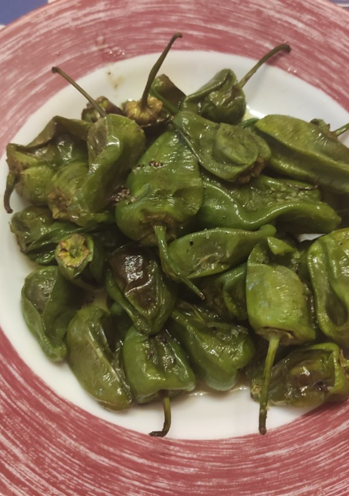 Una foto de Pimientos del padrón al horno