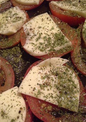 A picture of Tomato/ Mozarella.