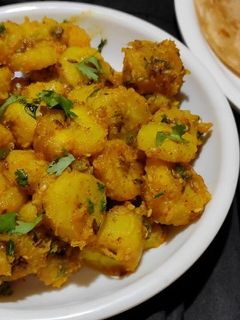 કાચા કેળાં નુ‌ શાક (Kacha Kela Shak Recipe In Gujarati) રેસીપી મુખ્ય ફોટો